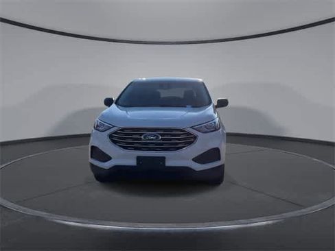 Used 2020 Ford Edge SE image 3