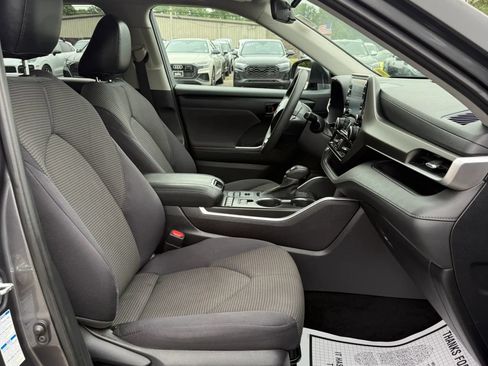 Used 2021 Toyota Highlander L AWD/4WD image 20