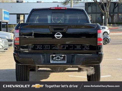 Used 2025 Nissan Frontier SV image 7