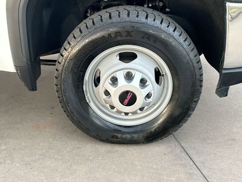 Used 2023 GMC Sierra 3500 Pro w/ Convenience Package image 10