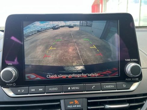 Used 2024 Nissan Altima 2.5 SV FWD image 15