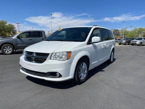 Used 2018 Dodge Grand Caravan SXT image 1