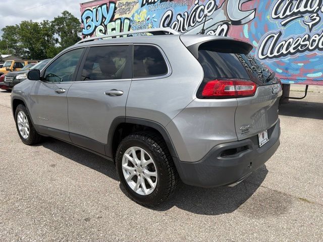 Used 2017 Jeep Cherokee Latitude w/ True North Edition AWD/4WD image 4
