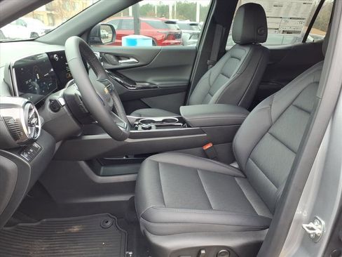 New 2026 Chevrolet Equinox LT w/ Convenience Package II image 3