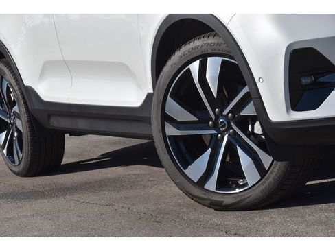 Certified 2025 Volvo XC40 B5 Ultra w/ Protection Package Premier image 10