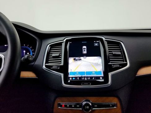 Used 2024 Volvo XC90 B5 Plus AWD/4WD image 28