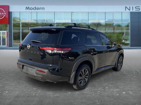 Certified 2022 Nissan Pathfinder SV w/ SV Black Package FWD image 5
