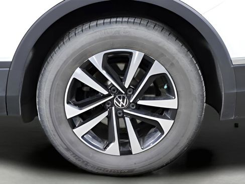 Used 2023 Volkswagen Tiguan S image 9
