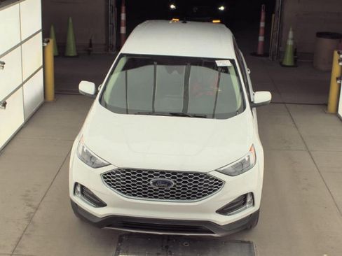 Used 2024 Ford Edge SEL w/ Convenience Package image 2