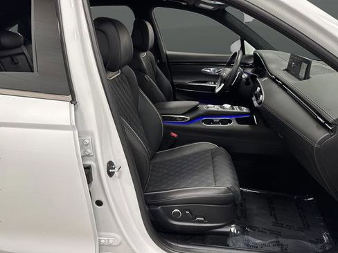 Used 2025 Genesis GV70 3.5T Sport w/ Sport Prestige Package image 31