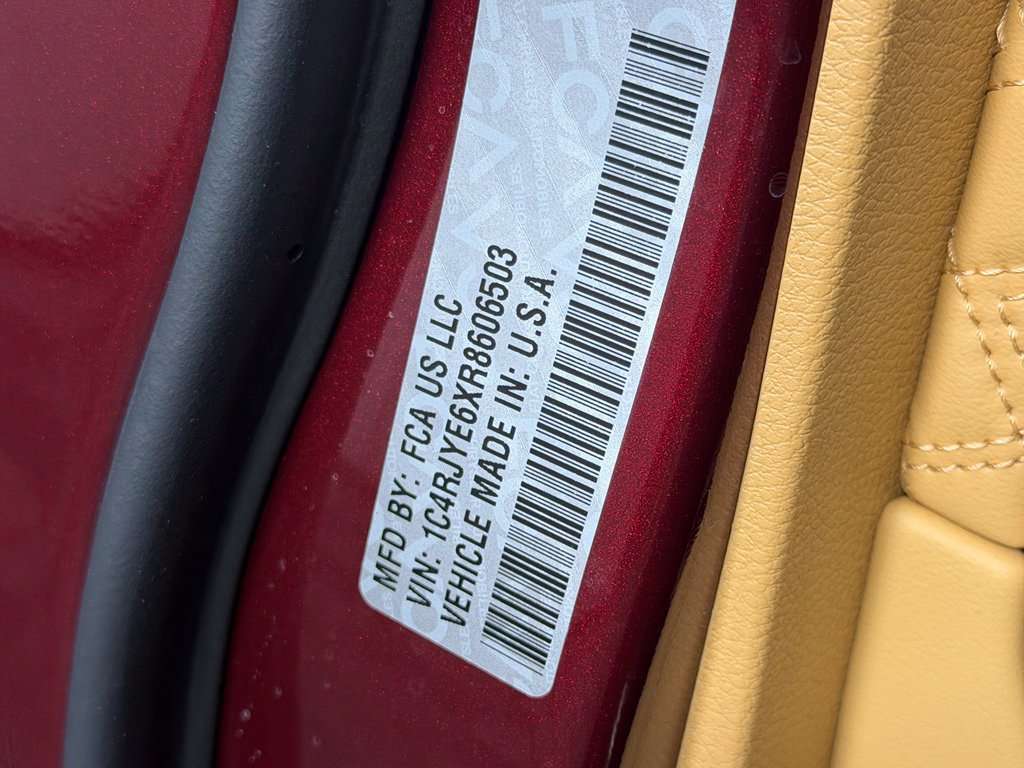 Used 2024 Jeep Grand Cherokee Summit AWD/4WD image 27