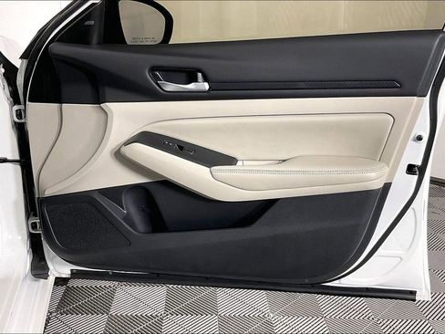 Used 2024 Nissan Altima 2.5 SV image 25