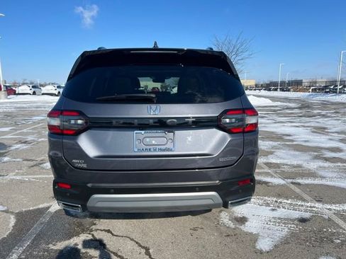 Used 2023 Honda Pilot Touring image 7