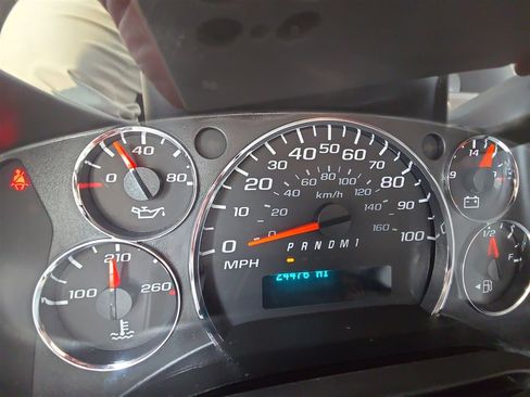 Used 2018 Chevrolet Express 3500 w/ Driver Convenience Package image 12