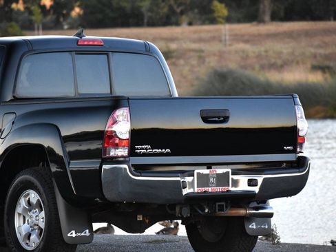 Used 2015 Toyota Tacoma 4x4 Double Cab w/ TRD Off-Road Package image 14