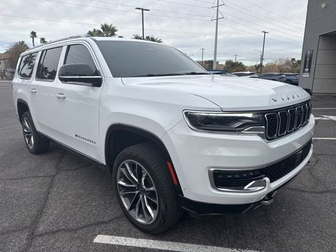 Used 2024 Jeep Wagoneer L Series III w/ Premium Group I image 3