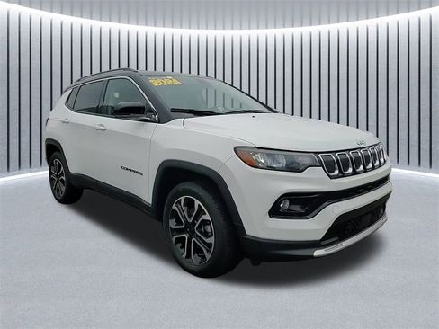 Used 2022 Jeep Compass Limited image 1