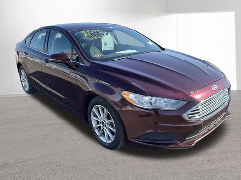 Used 2017 Ford Fusion SE image 3