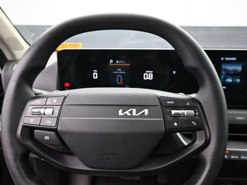 Used 2025 Kia K4 FWD image 17