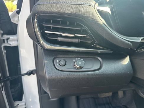 Used 2025 Buick Envista Sport Touring w/ Convenience I Package FWD image 11