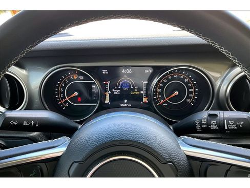 Used 2023 Jeep Wrangler Unlimited Sahara AWD/4WD image 23