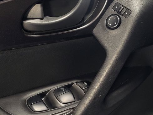 Used 2019 Nissan Rogue S FWD image 27