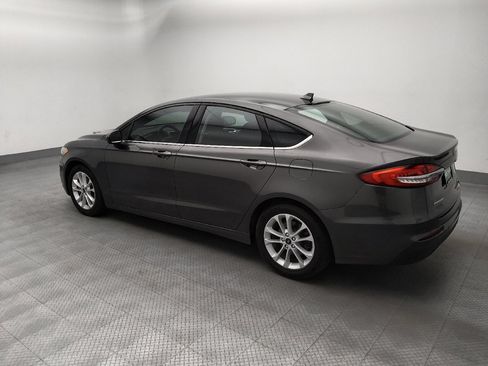 Used 2019 Ford Fusion SE FWD image 3