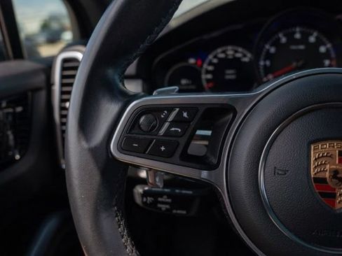 Used 2020 Porsche Cayenne AWD/4WD image 17