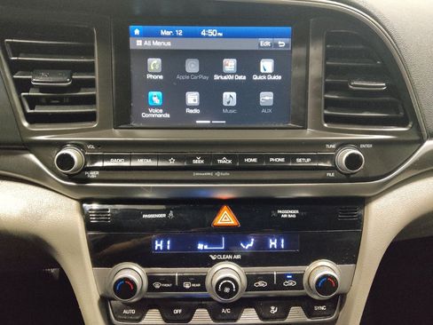 Used 2020 Hyundai Elantra SEL FWD image 25