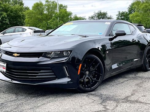 Used 2018 Chevrolet Camaro LT RWD image 1