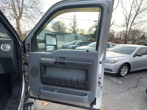 Used 2012 Ford F250 XLT w/ Snow Plow Prep Pkg image 27