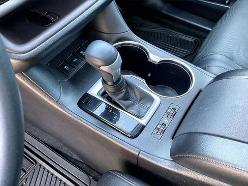 Used 2018 Toyota Highlander Limited image 34