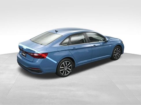 Used 2025 Volkswagen Jetta SE FWD image 35