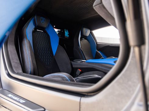Used 2025 Lamborghini Revuelto AWD/4WD image 50