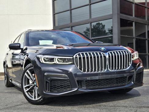 Used 2021 BMW 740i xDrive w/ M Sport Package image 10
