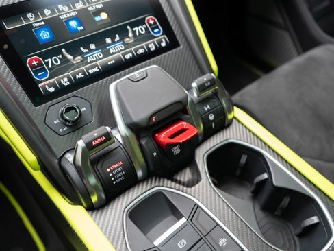 Used 2021 Lamborghini Urus AWD/4WD image 29