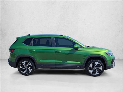 New 2026 Volkswagen Taos SE AWD/4WD image 4