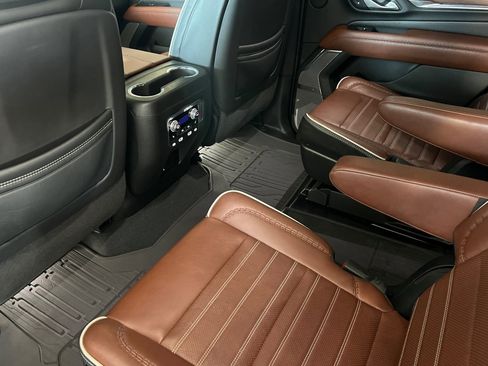 Used 2023 GMC Yukon Denali Ultimate image 11