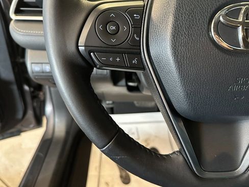 Used 2018 Toyota Camry SE image 9