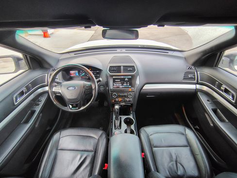 Used 2016 Ford Explorer XLT w/ Equipment Group 202A image 2