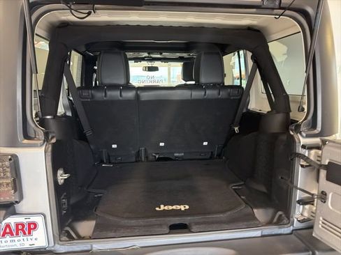 Used 2017 Jeep Wrangler Unlimited Rubicon w/ Connectivity Group AWD/4WD image 12