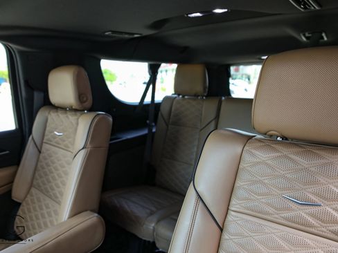 Used 2023 Cadillac Escalade ESV Sport w/ Touring Package AWD/4WD image 30