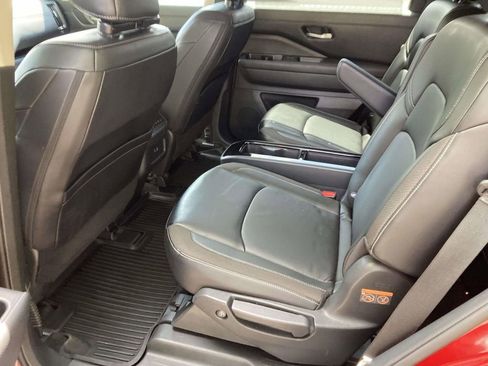 Used 2024 Nissan Pathfinder SL w/ SL Premium Package AWD/4WD image 9