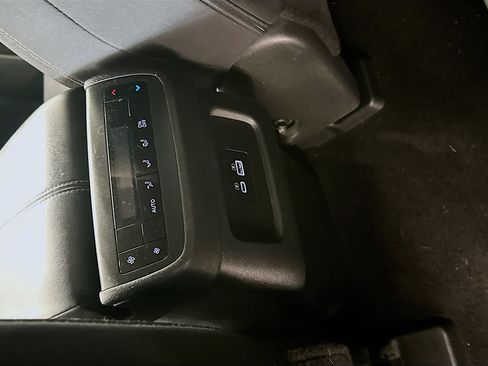 Used 2023 Nissan Pathfinder SV w/ SV Premium Package image 27