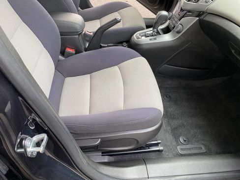 Used 2014 Chevrolet Cruze LS image 31