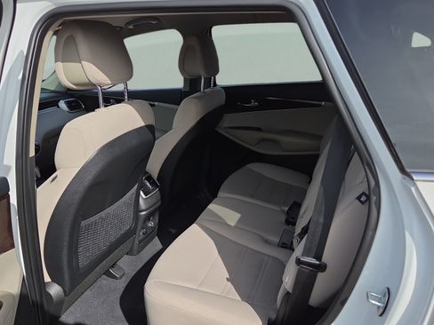 Used 2016 Kia Sorento FWD w/ LX Convenience Package image 11