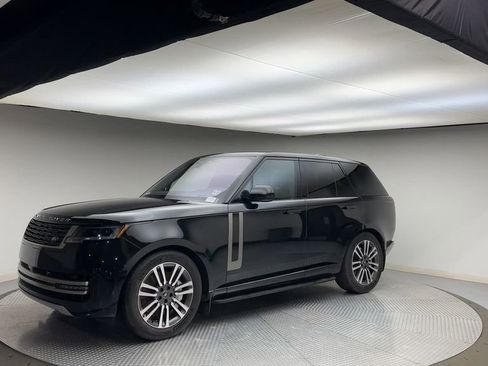 Used 2023 Land Rover Range Rover SE image 4