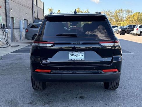 New 2025 Jeep Grand Cherokee Altitude image 8