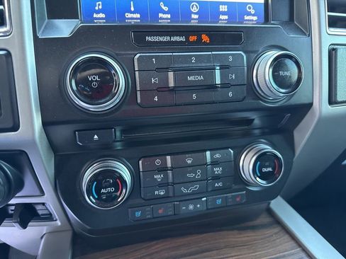 Used 2016 Ford F150 Lariat w/ Equipment Group 502A Luxury AWD/4WD image 26