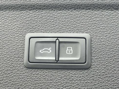 Used 2021 Audi Q5 2.0T Premium image 11